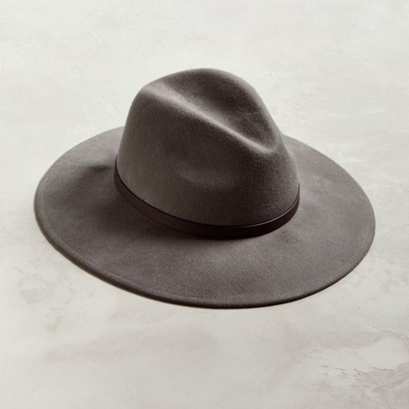 Urban Outfitters Accessories - Urban Outfitters Wide Brim Panama Fedora Hat NWT